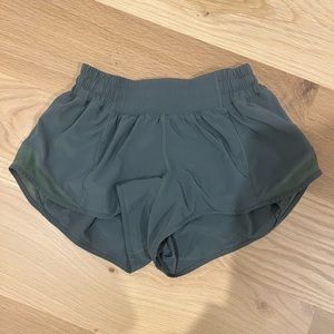 Lululemon Hotty Hot Shorts - size 4 regular - 2.5" - steele grey/green